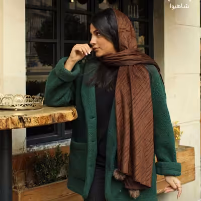 شال پلیسه مخمل پوم دار قواره 75 در 200 رنگ قهوه ای سوخته