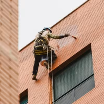 عایق رطوبتی شفاف و بیرنگ مخصوص دیوار سیمانی و دیوار رو به باران 3 کیلویی