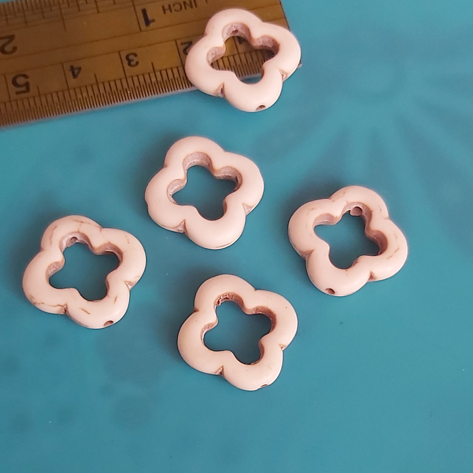 فیروزه کرم طرح گل توخالی پک 5عددی(سوراخدار) 