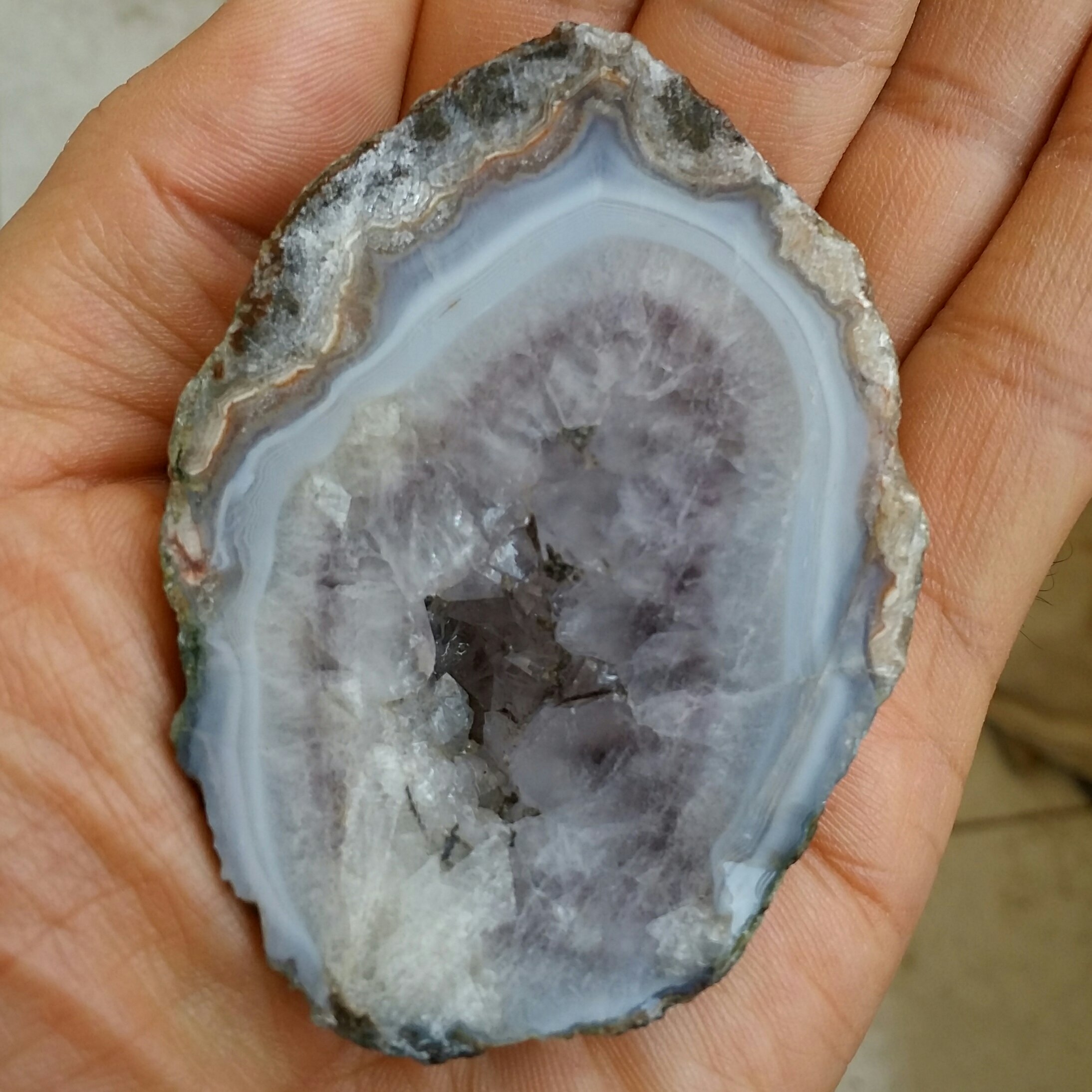 اسلایس سنگ راف آمتیس به همراه عقیق سلیمانی 3 بعدی بسیار زیبا دیدنی 100درصد طبیعی شاهکار خلقت