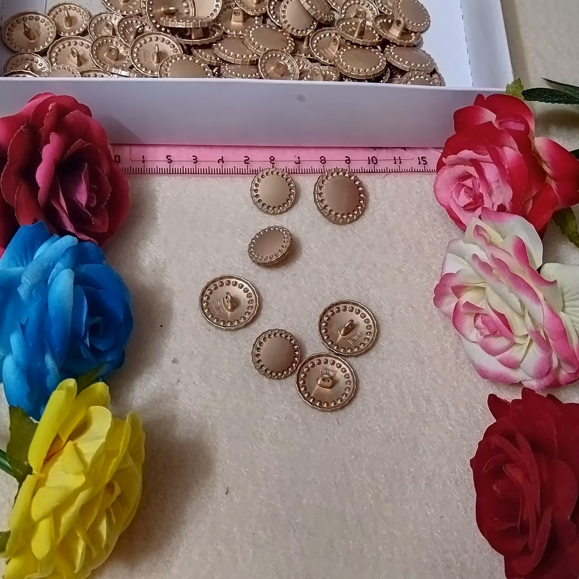 دکمه پایه دار فلزی طلایی 3 سایز