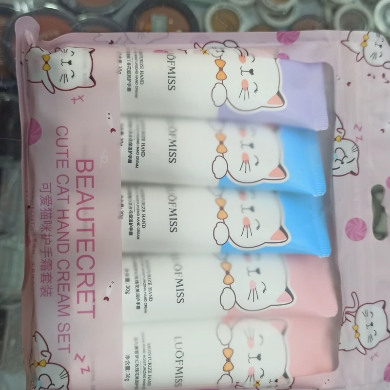 ابرسان قوی لوف میس ضد اب ماندگاری 72 ساعت رفع حشکی و ترک و احیاسازی پوست حاوی روغن ارگان وویتامین c ضد جوش و لک و اکنه