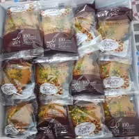 کیک یزدی سلفونی  سفارشی حاج خلیفه علی رهبر یزد جعبه متوسط