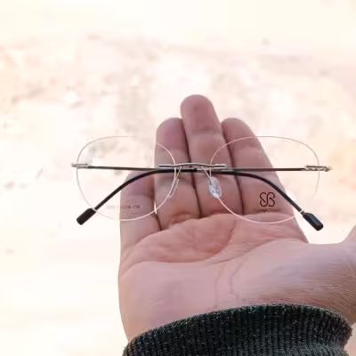 عینک طبی بی فریم رنگ نقره ای مدل بیضی