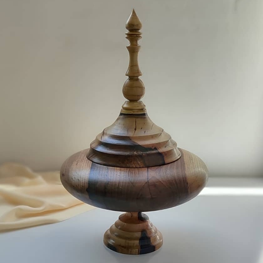 ظرف پذیرایی خشکبار و آجیل ، ساخته شده از چوب زیبای گردو، روغن کاری شده توسط روغن آبگریز ایتالیایی بورما