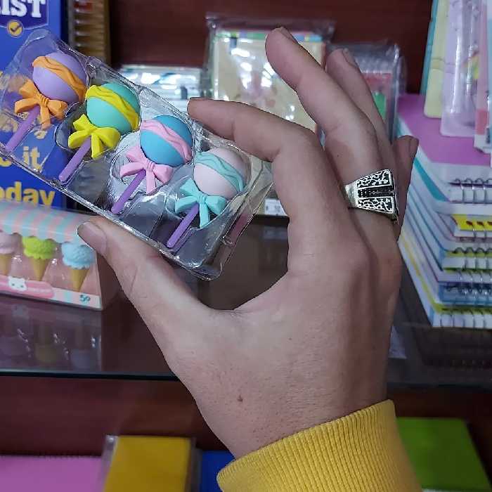 پاکن تزیینی طرح شکلات چوبی