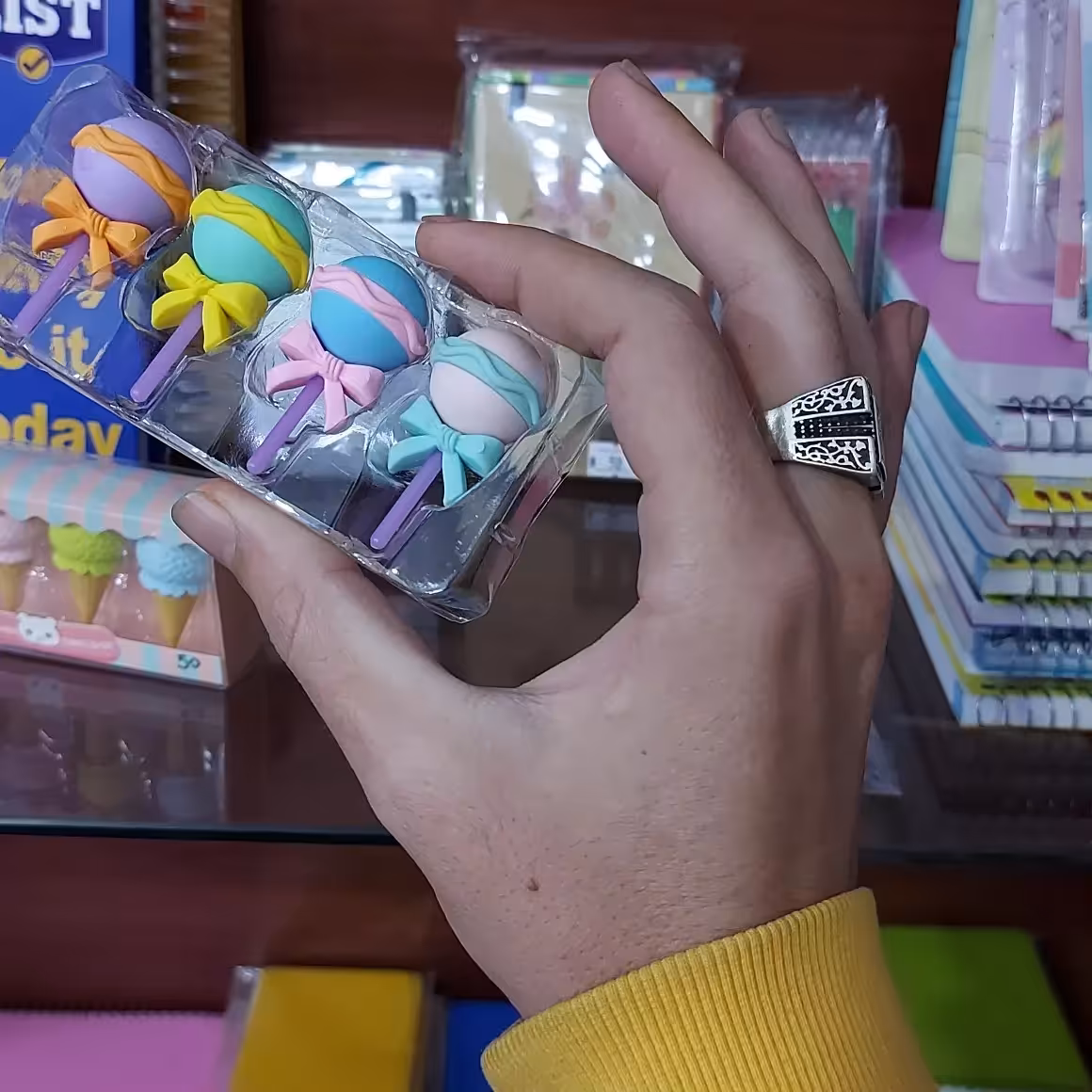 پاکن تزیینی طرح شکلات چوبی