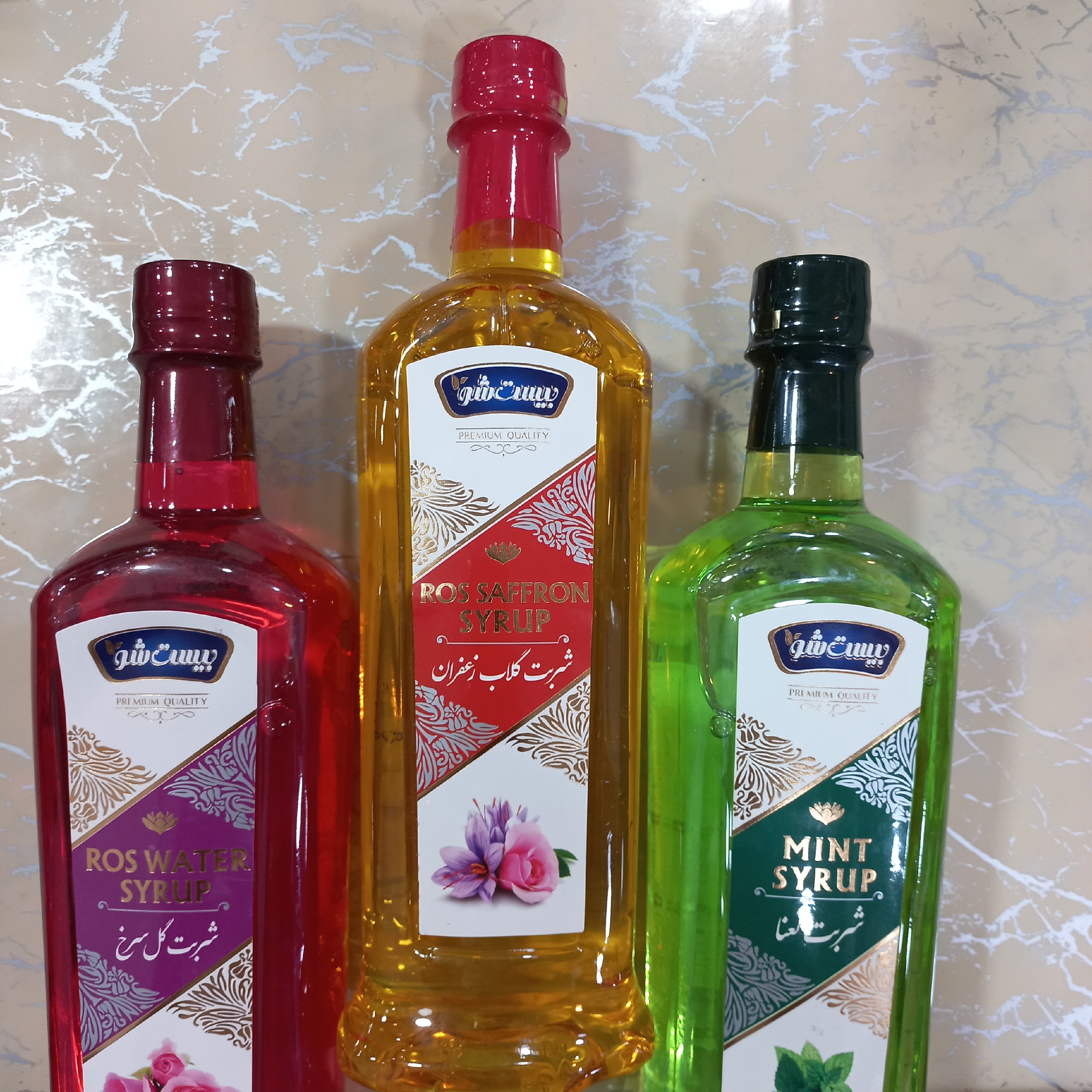 شربت سنتی گلاب زعفران یزد. طبیعی و بدون مواد شیمیایی. فقط آب و گلاب و زعفران و شربت .