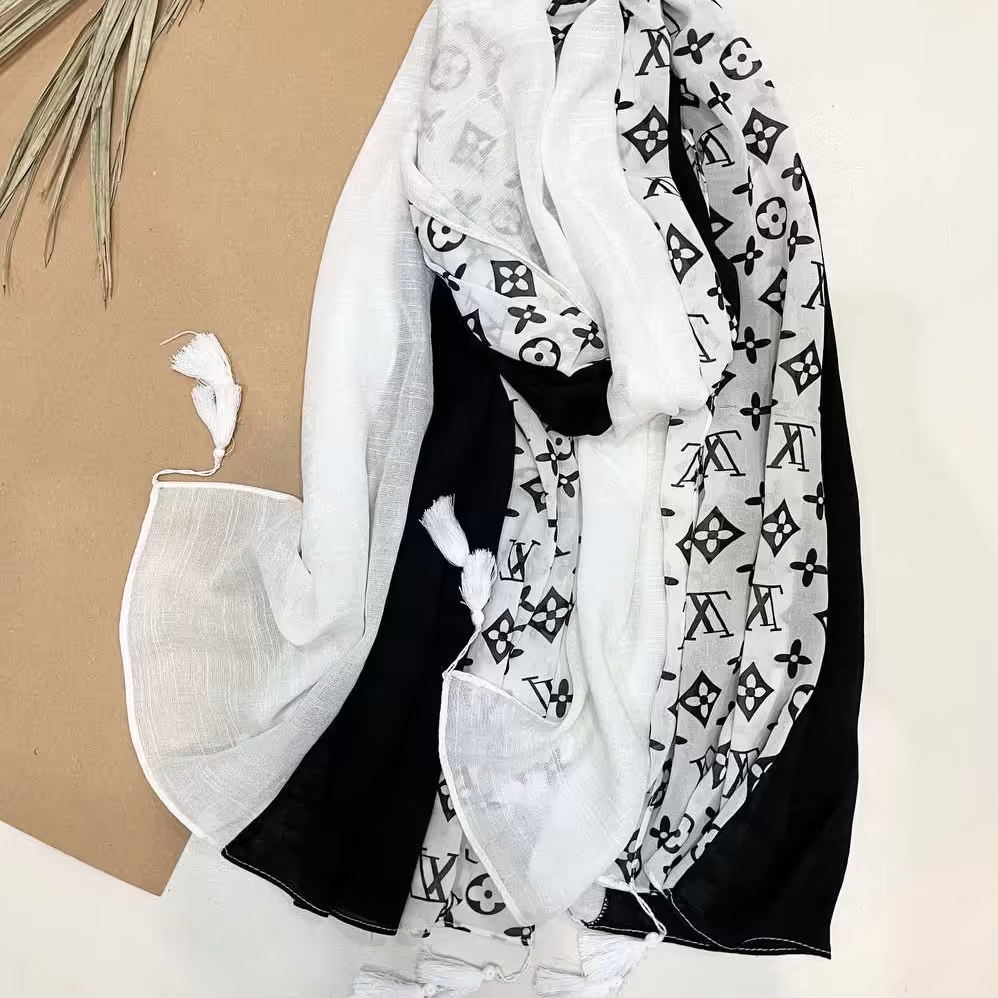 شال مزونی  سفید مشکی ال وی
 وال اسلپ سه تکه منگوله دار
قواره 2در  75