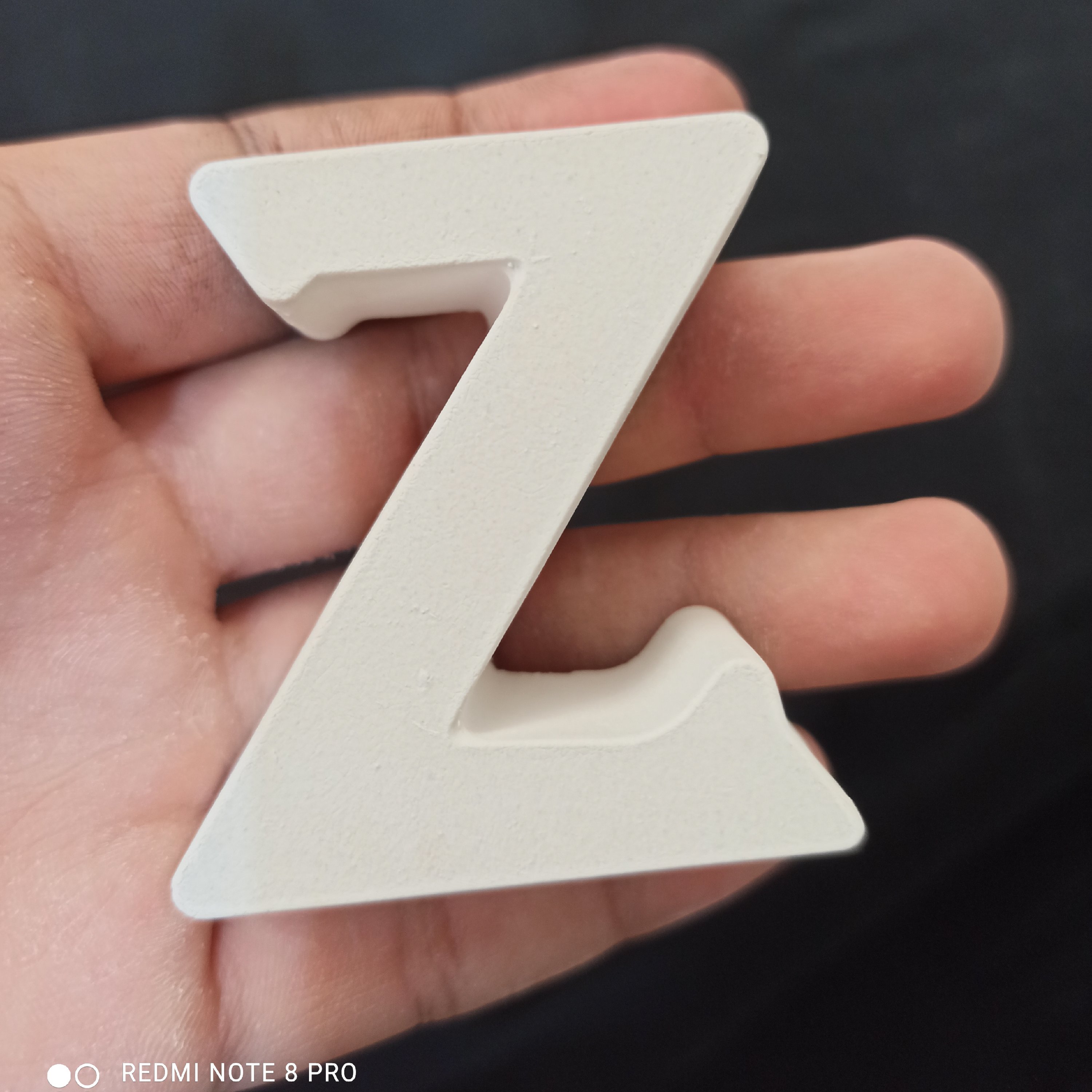 بیس خام حرف Z ، فونت رومی بزرگ ، جنس بتنی سنگی ، ضخامت 2 سانتی متر ، ارتفاع 5.5 سانتی متر