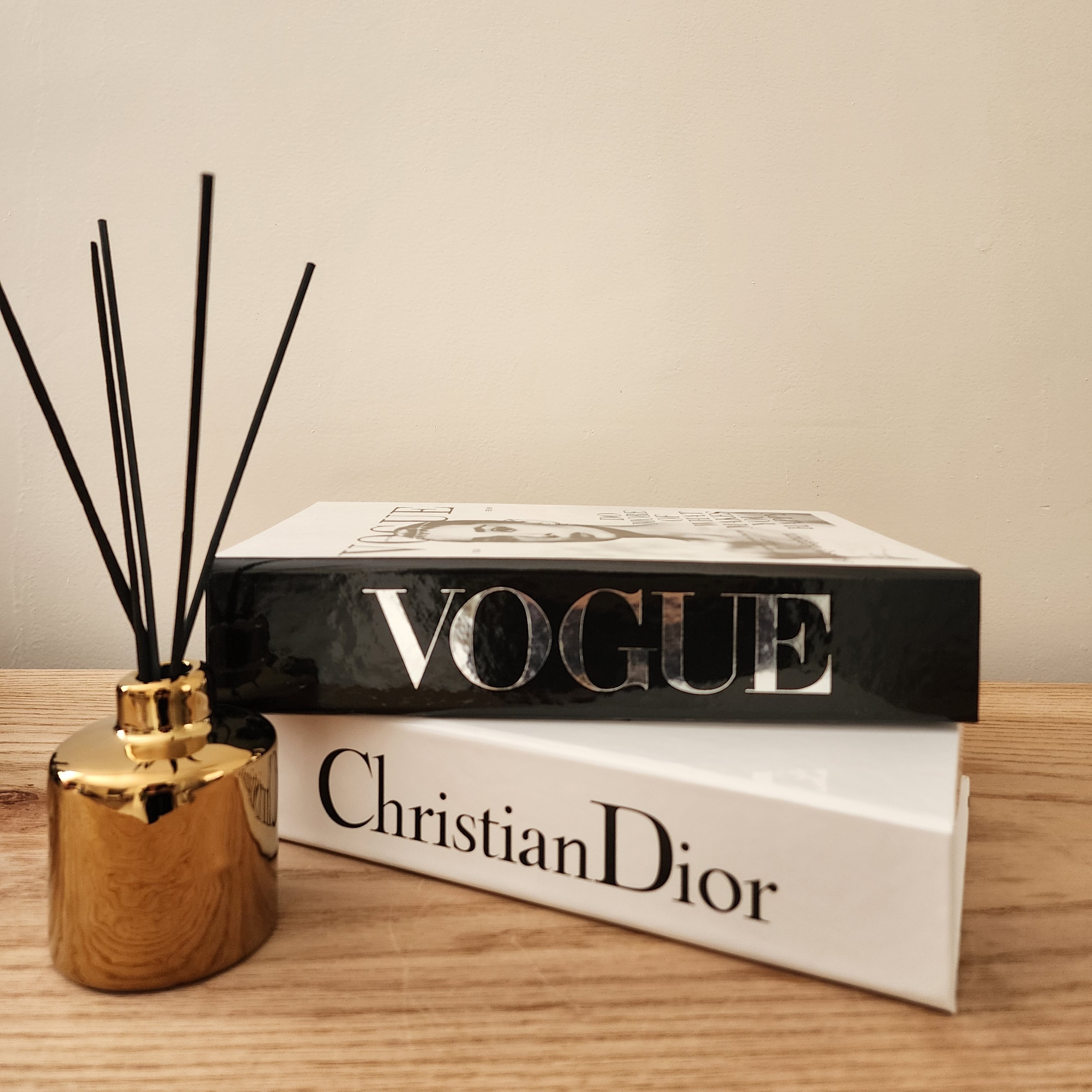 کتاب دکوراتیو  (دو عددی)  مناسب عکاسی و دکوراسیون 