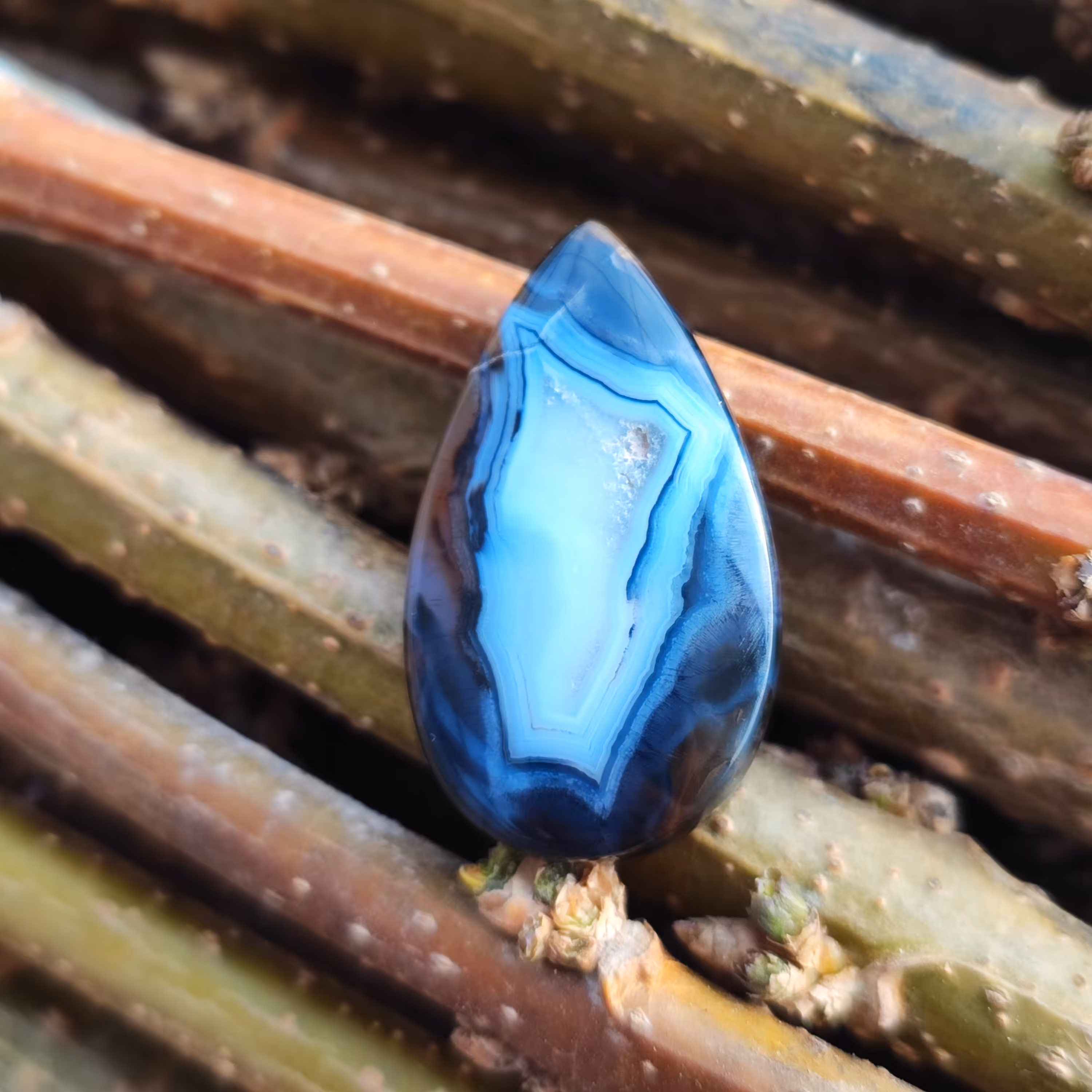 عقیق مشکی خور تراش اشکی زیبا