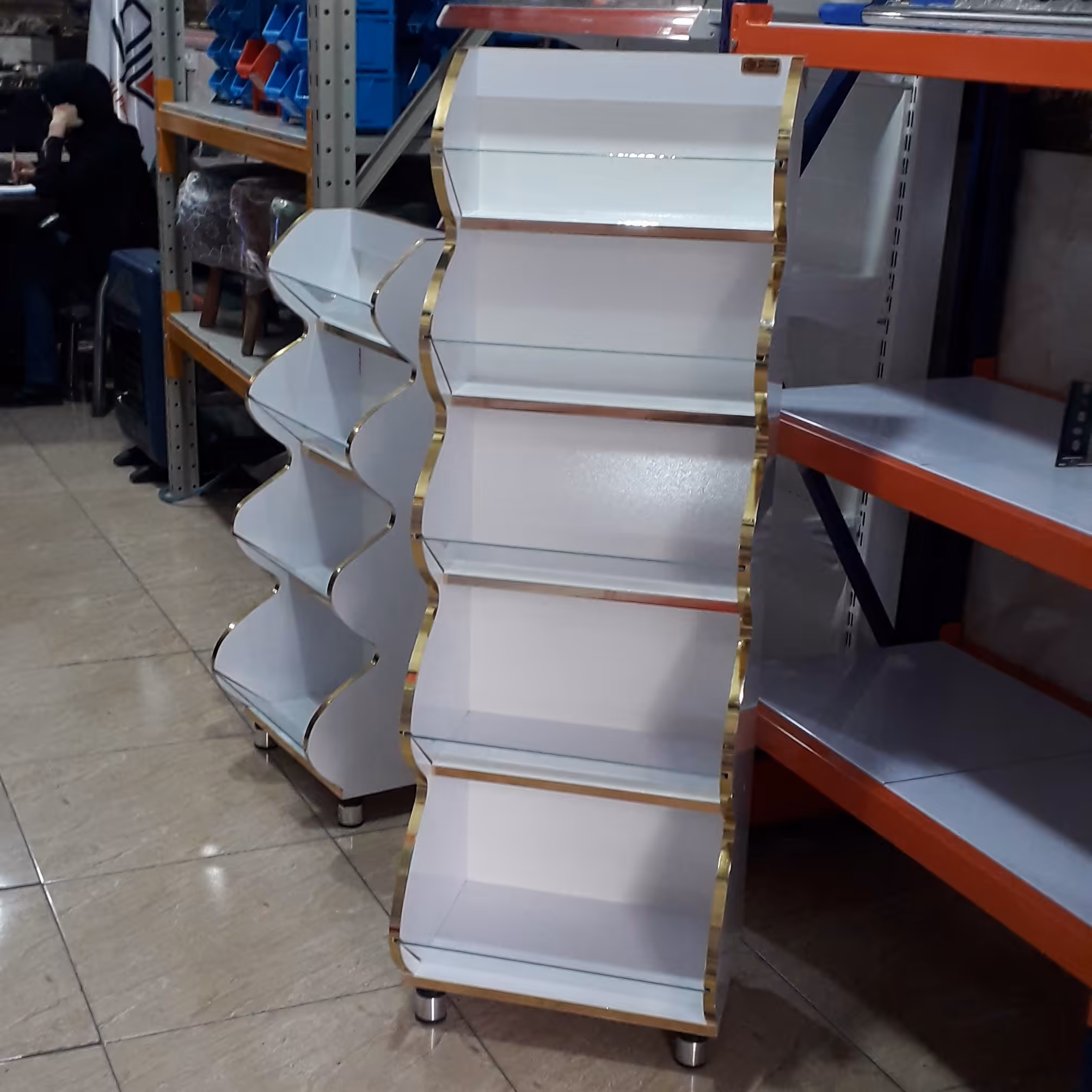 استند جا آجیلی و خشکبار چوبی Mdf 5 طبقه . کرایه بار به عهده مشتری( ارسال با پست تیپاکس پس کرایه می باشد ) می باشد . 