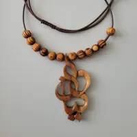 گردنبند اسم کیانا چوبی دستساز چوبی گالری  