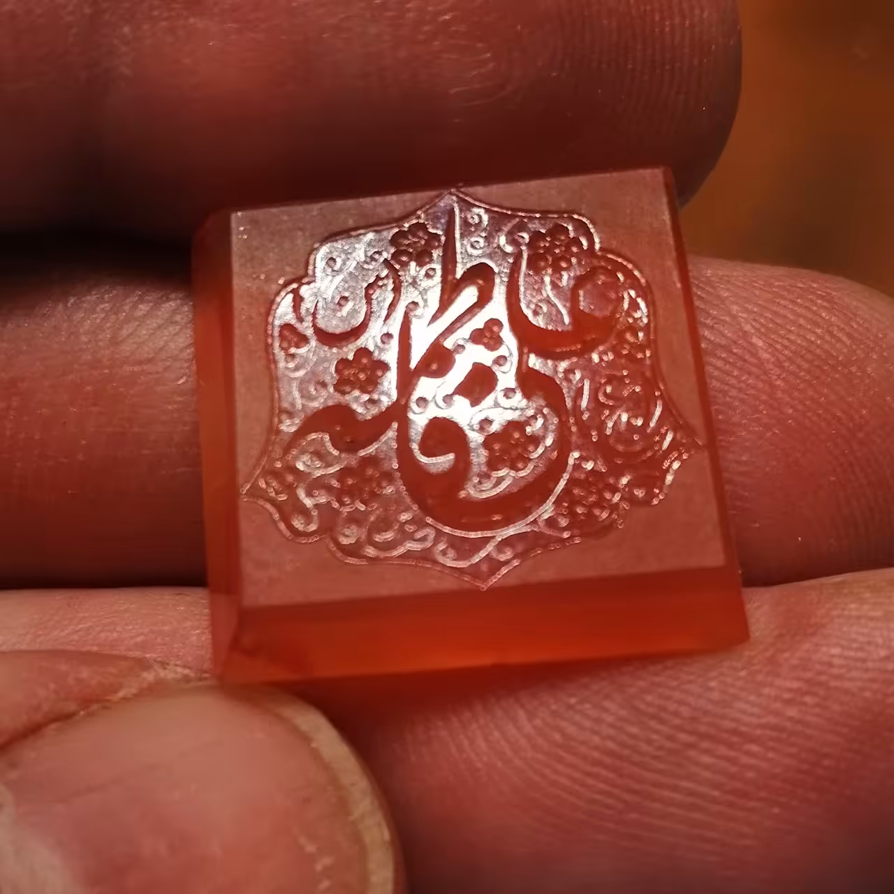 سنگ عقیق خطی قرمز