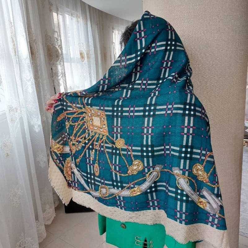 روسری نخی طرح سوسن
