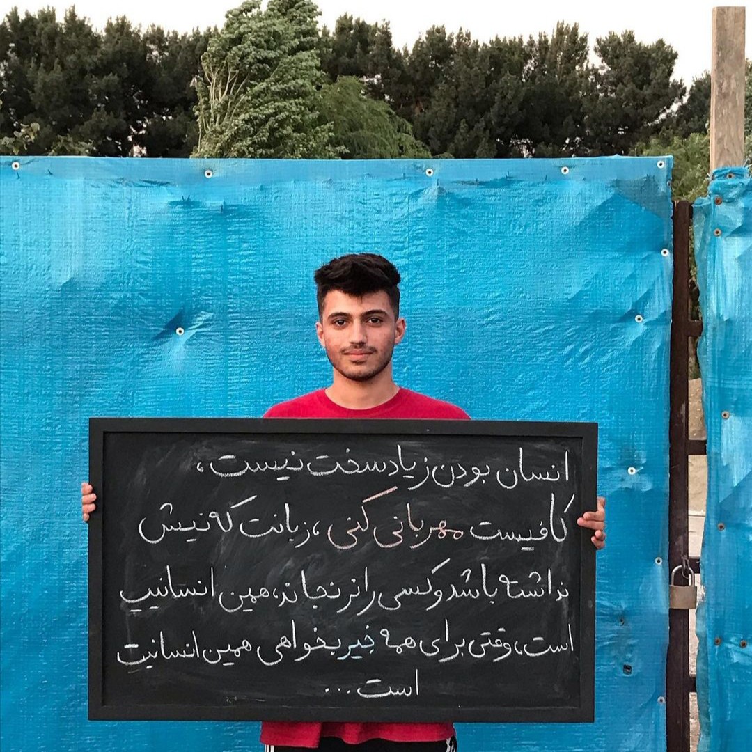 تخته سیاه گچی ابعاد 50در 50 cm رنگ فریم مشکی جنس قاب چوب روس 