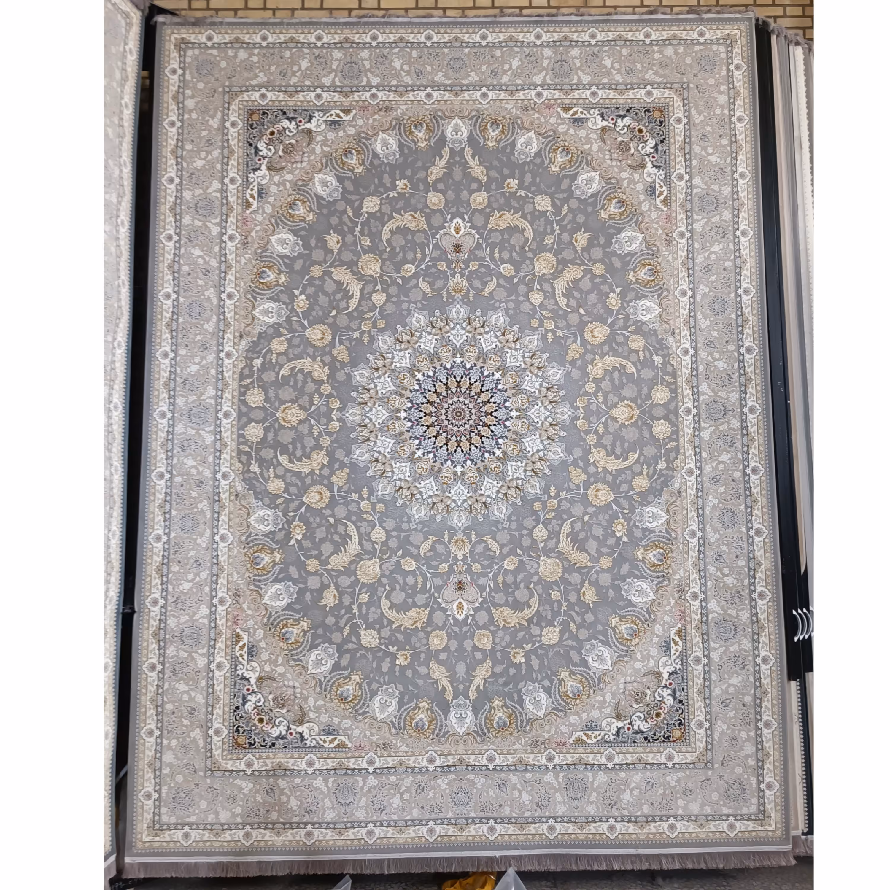    فرش ماشینی 1200 شانه گلبرجسته 3600 تراکم مهدیس فیلی 12متری