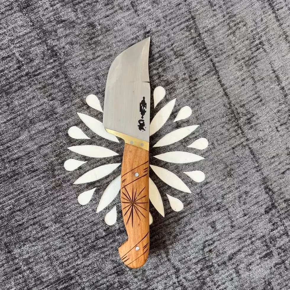 چاقوی پوست کنی و تیزی محسن رستمی