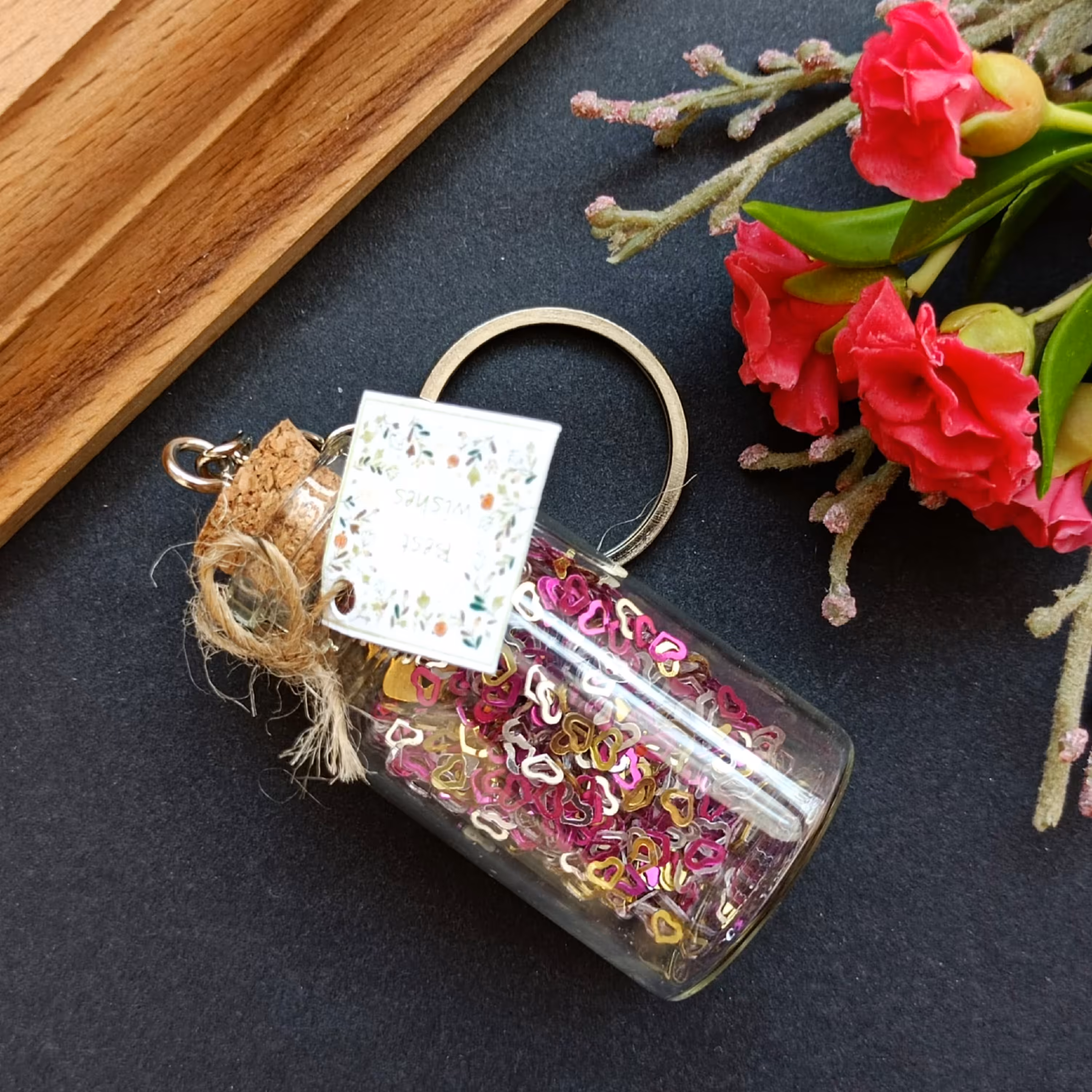 جاکلیدی با آویز شیشه آرزوها حاوی پولکهای رنگارنگ براق 