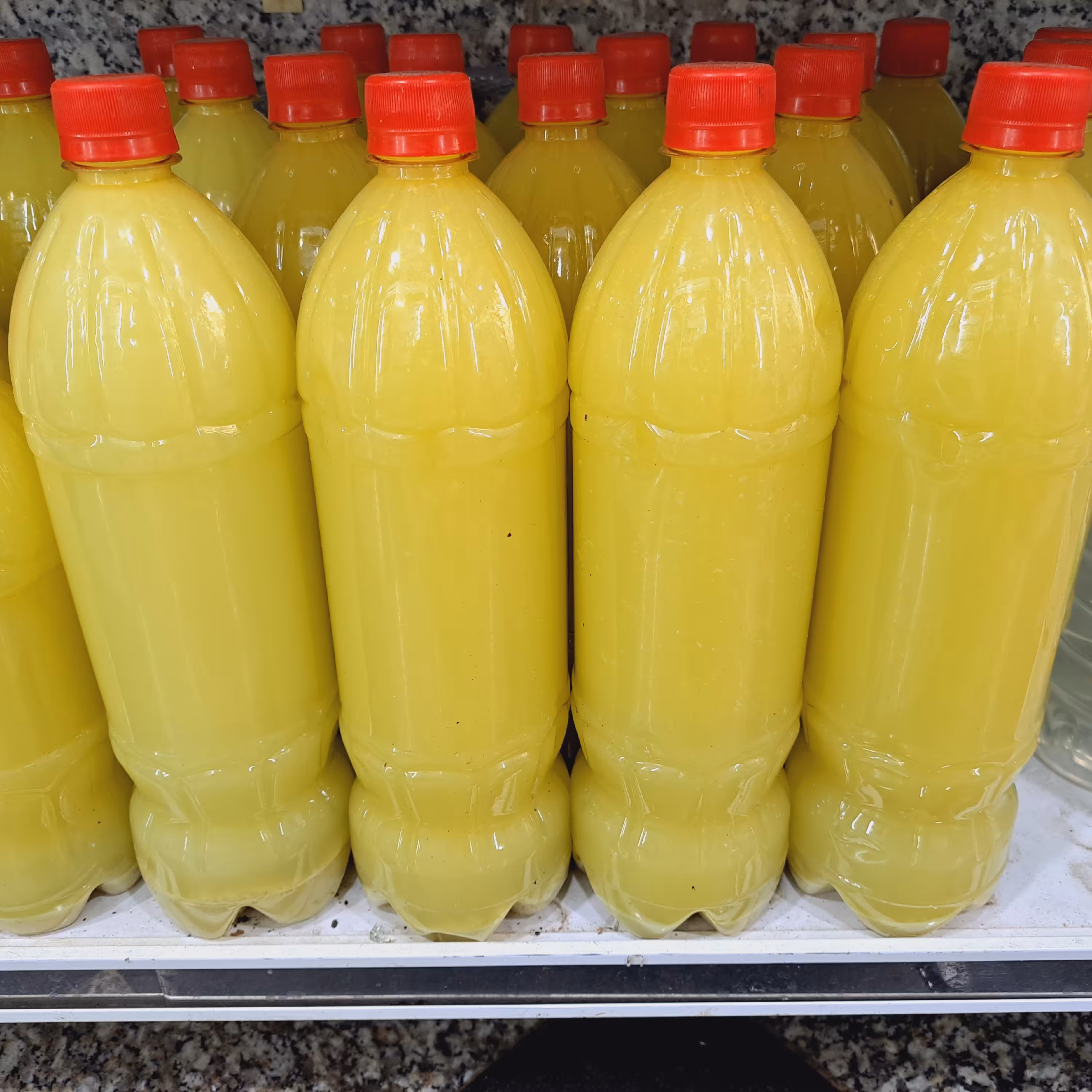 آبلیمو تازه و خالص صدرصد ارگانیک بدون مواد افزودنی و نگهدارنده در اندازه 1.5 لیتری 