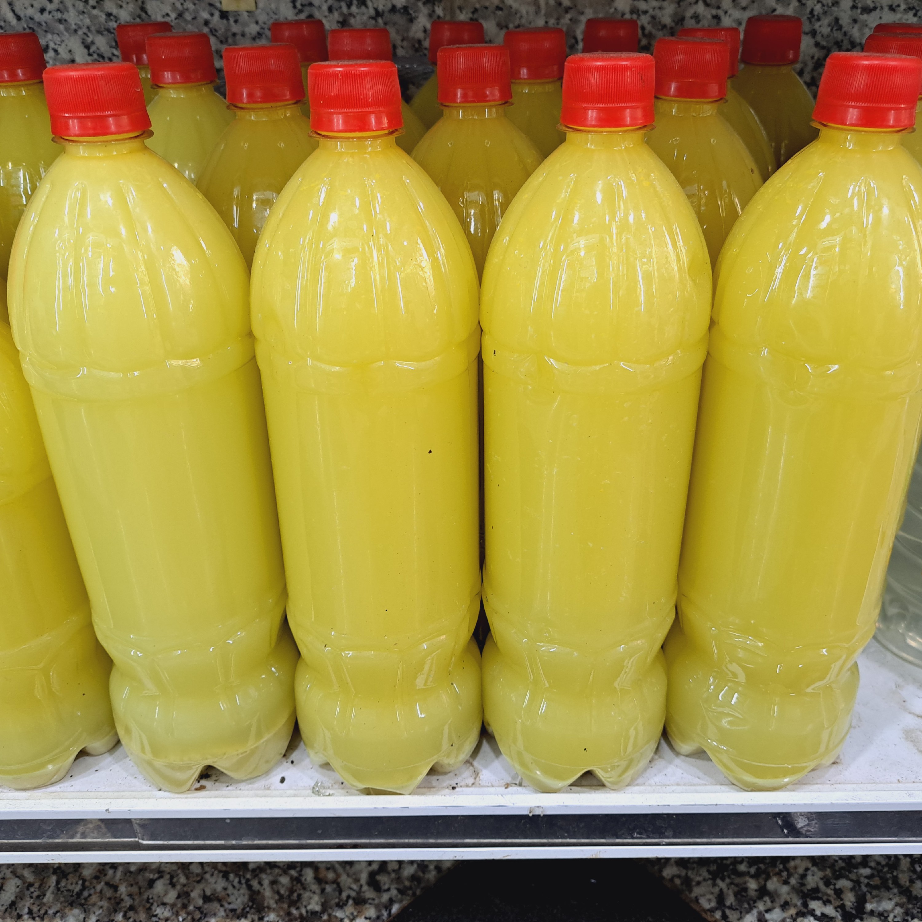 آبلیمو تازه و خالص صدرصد ارگانیک بدون مواد افزودنی و نگهدارنده در اندازه 15 لیتری 