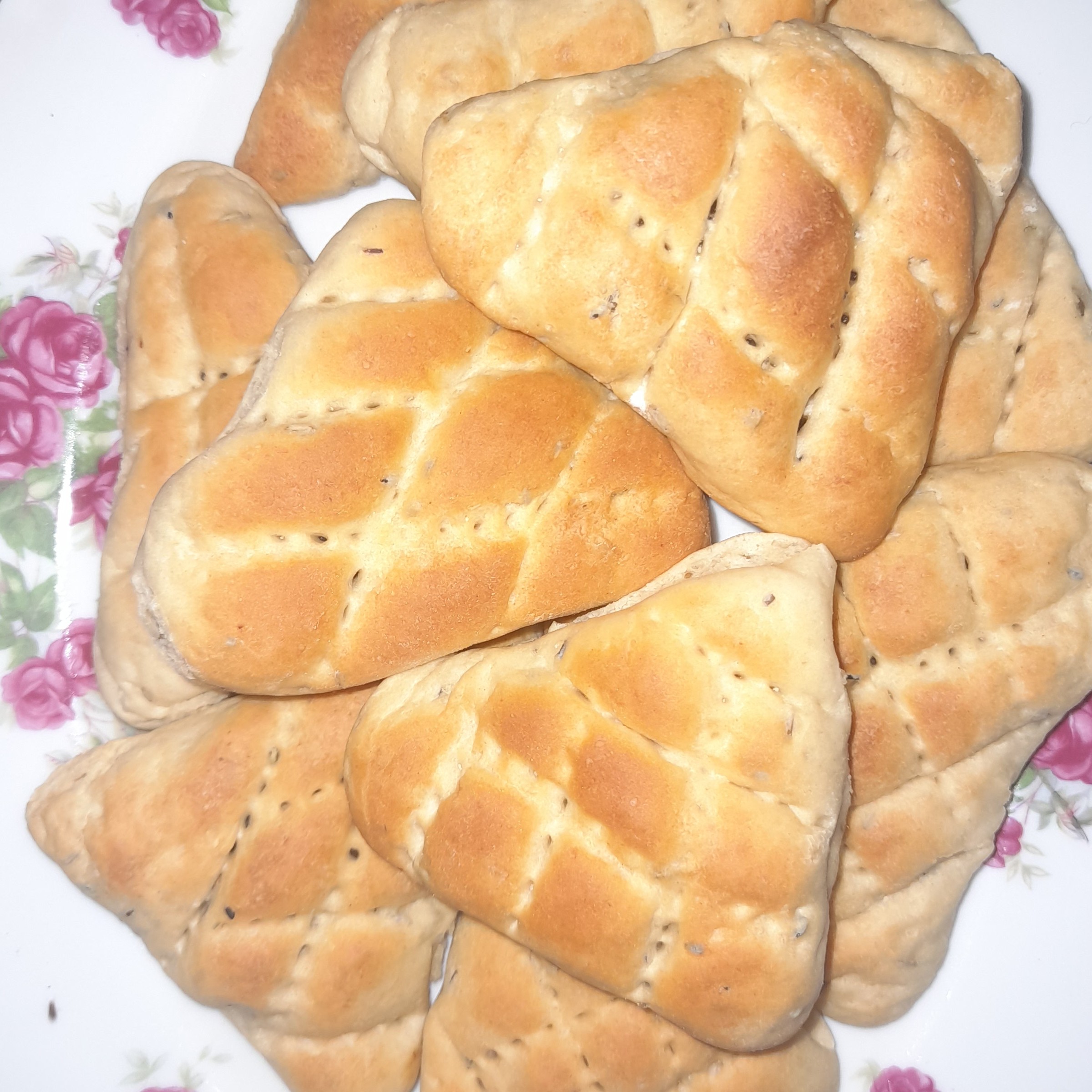 کلوچه ی خرمایی زابل کاملا ارگانیک و بدون شکر با وزن 1000 گرم وبا بسته بندی جعبه با طعم خرمایی گردویی