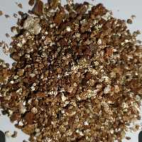 ورمیکولیت در سایز درشت 3 میل به بالا بدون خاکه