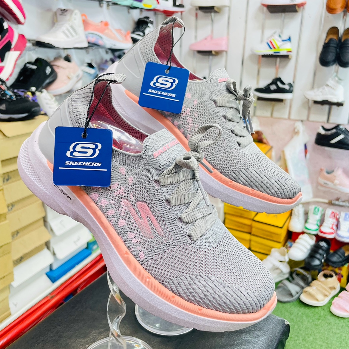 کتونی جورابی اسکچرز زیره ماساژوری