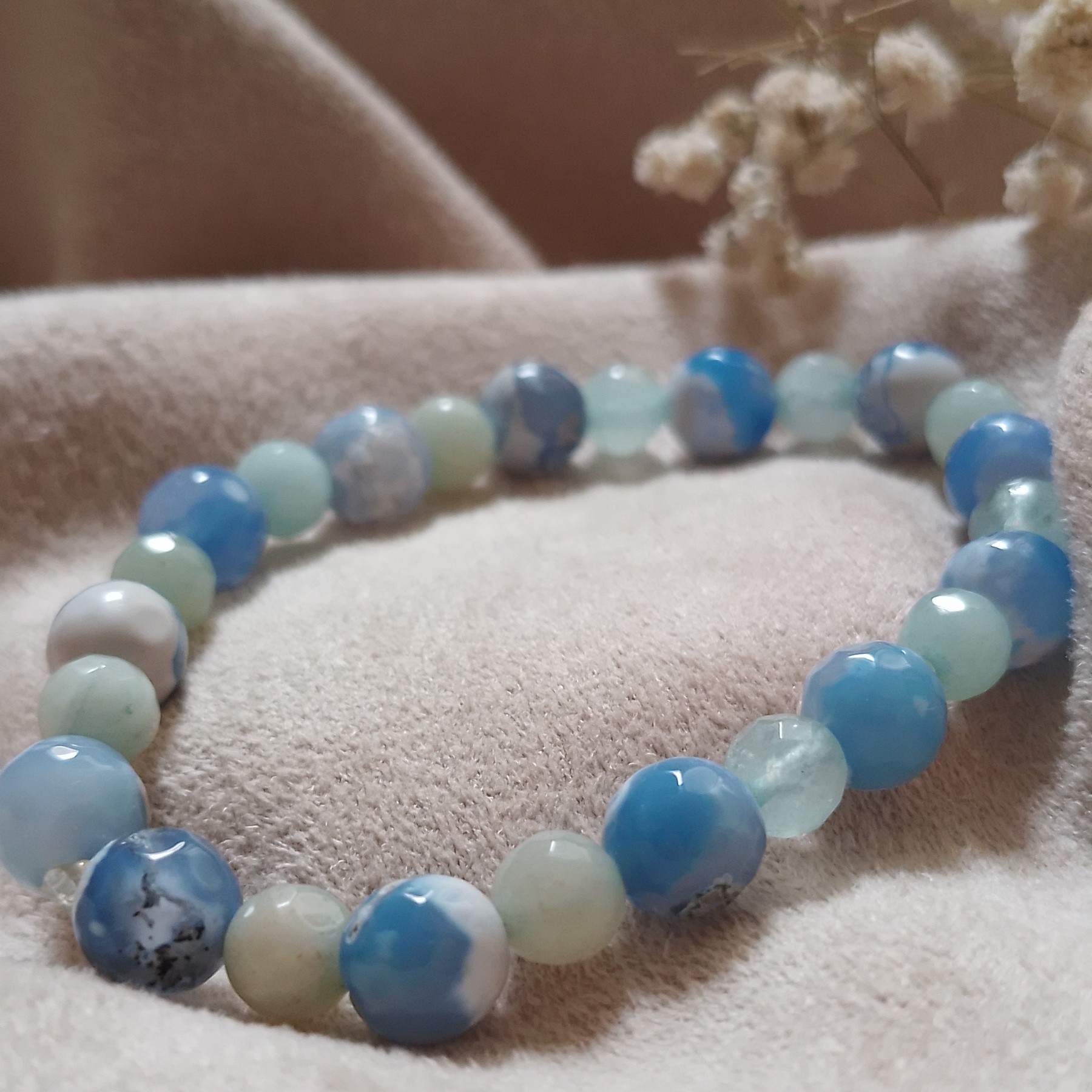 دستبند کشی عقیق آبی و سنگ جید(در صورت دلخواه سفارش دستبند گره کشویی هم میشه)