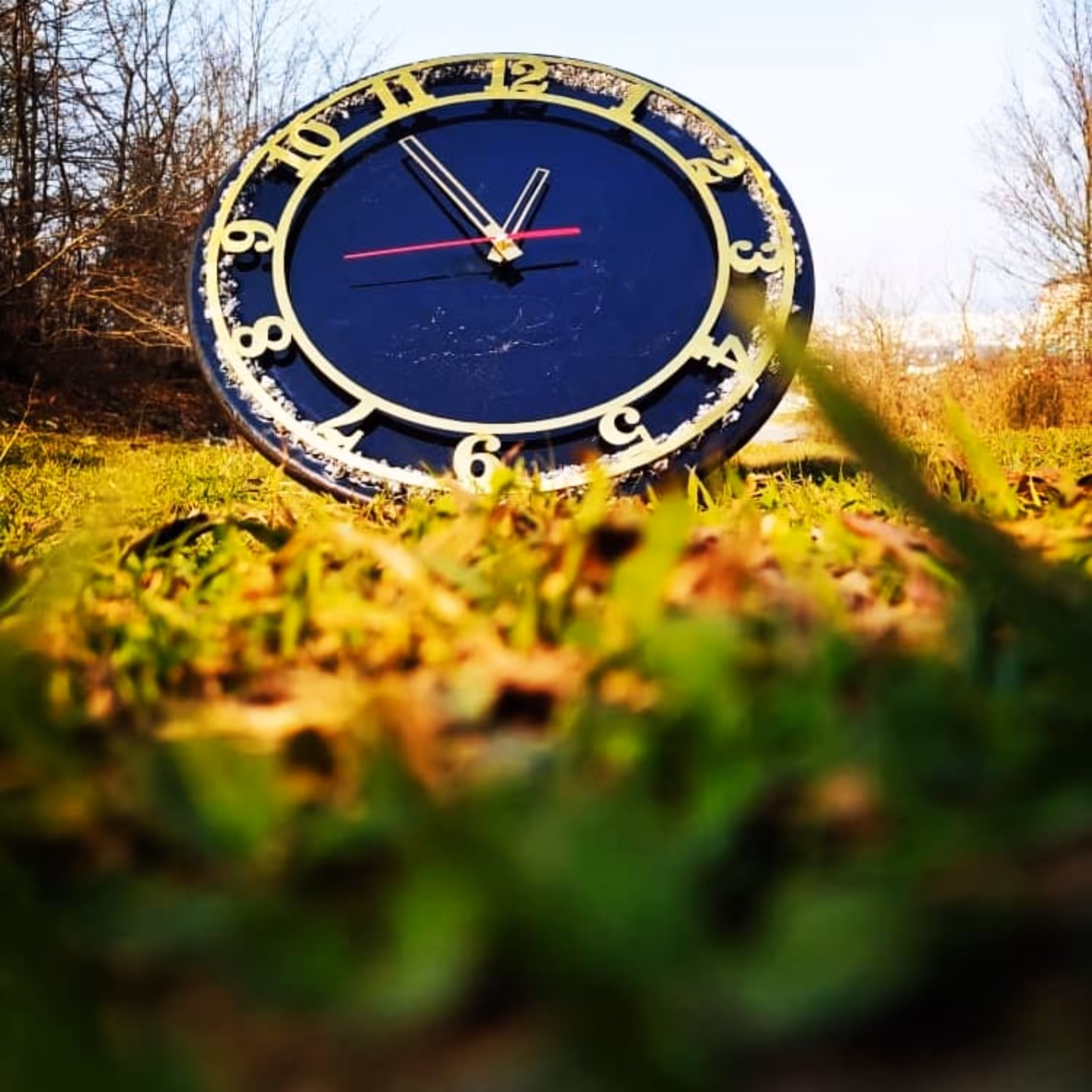 ساعت دیواری دست ساز چوب و رزین با موتور ارامگرد در انواع طرح به دلخواه شما