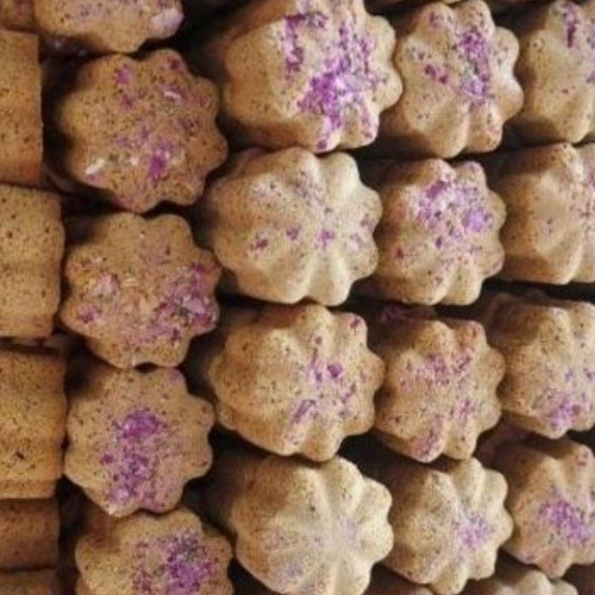 حبه عناب با گل محمدی لذیذ لذیذ فقط لذت ببرید اورگانیک بدون افزودنی ببرید بخورید نوش جان کنید برای من کمترین دعا کنید