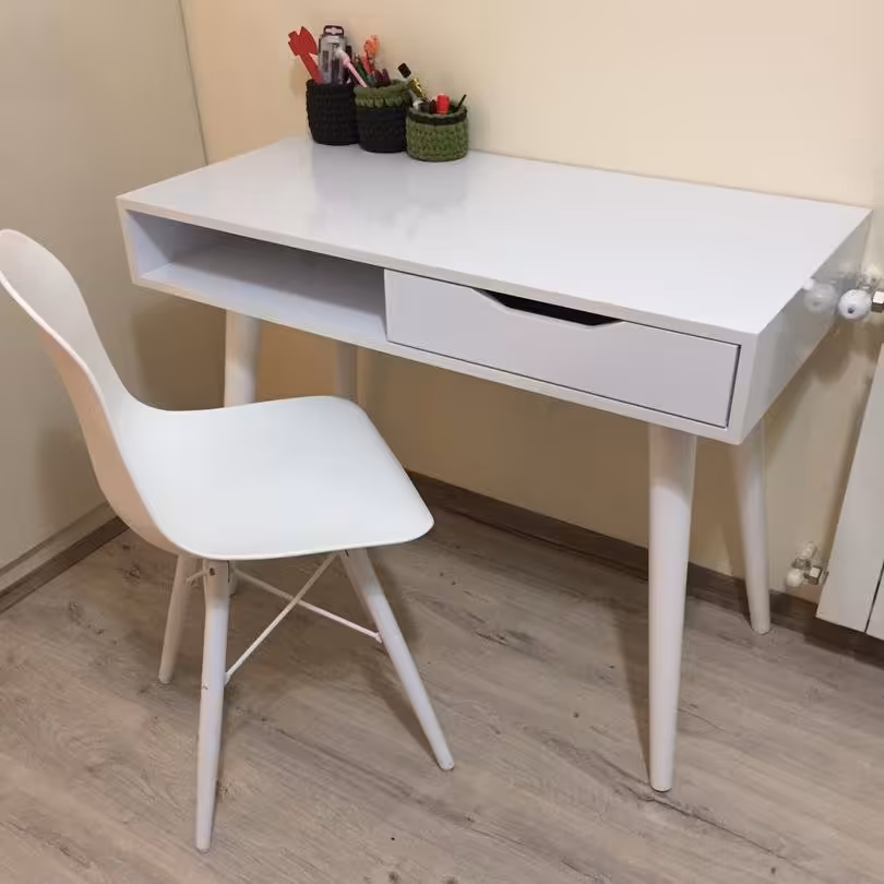 میز تحریر مطالعه آرایش کم جا با پایه های مخروطی جدا شونده و باز شو