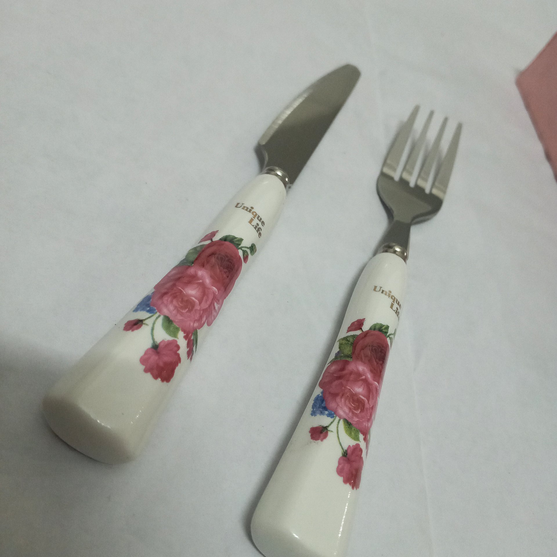  کارد و چنگال سرامیکی 12 عددی مارک یونیک لایف 6 عدد و 6 عدد چنگال دسته سرامیکی جنس عالی رنگ گلبهی 