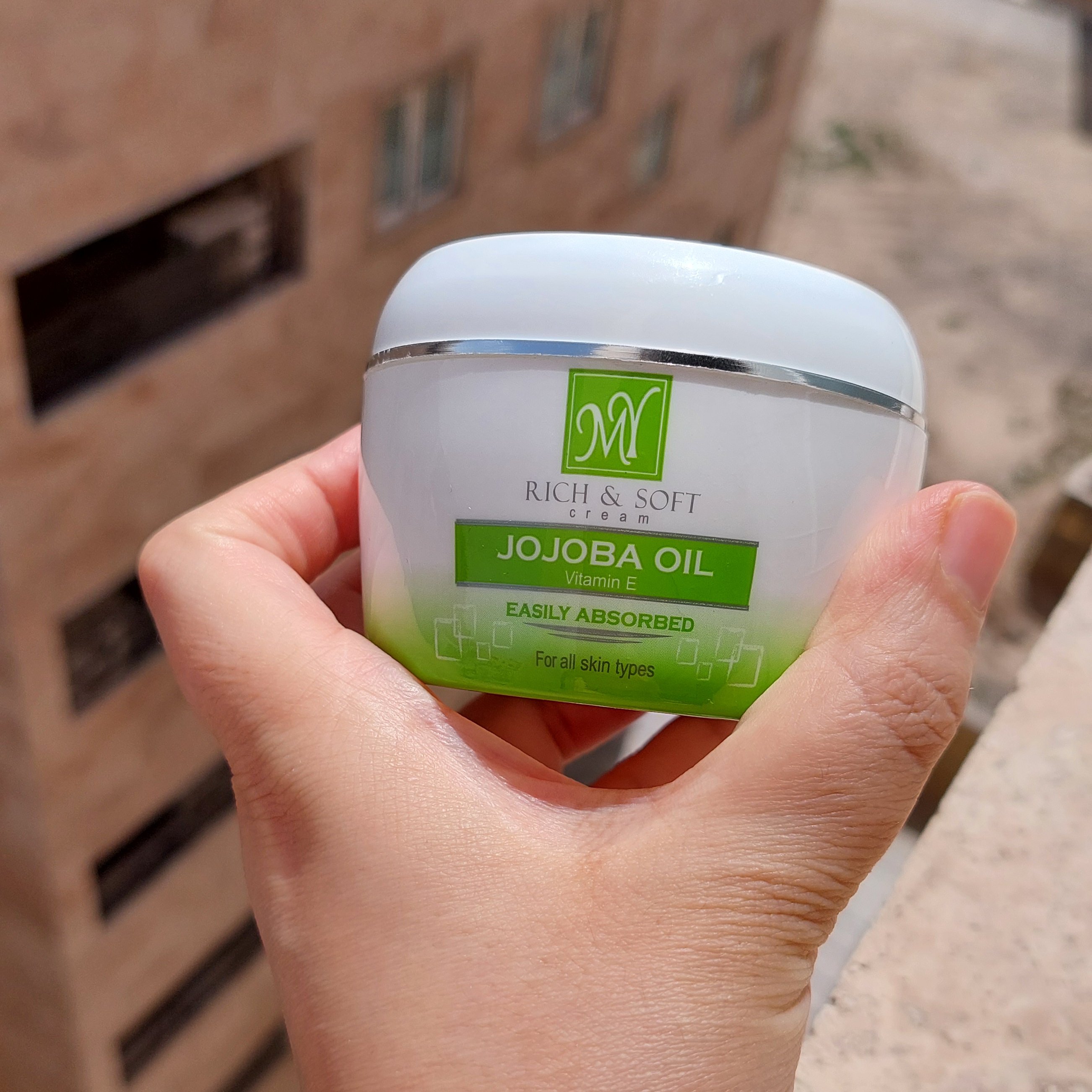 کرم مرطوب کننده مای