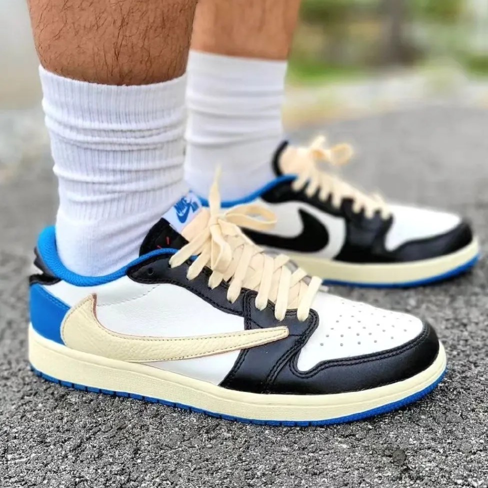 770 کتونی نایک جردن ست زنانه و مردانه رنگ و طرح خاص nike