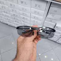 عینک آفتابی و شب مردانه مارک پلیس عدسی یووی 400 و پلاریزه(رنگ دودی)