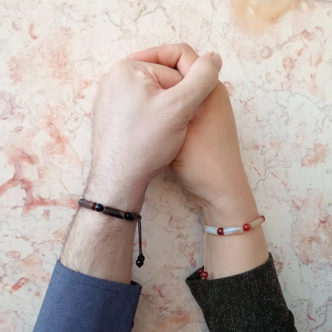 ست دستبند زنانه مردانه سنگ عقیق و اونیکس گرد و سنگ عقیق استوانه ای