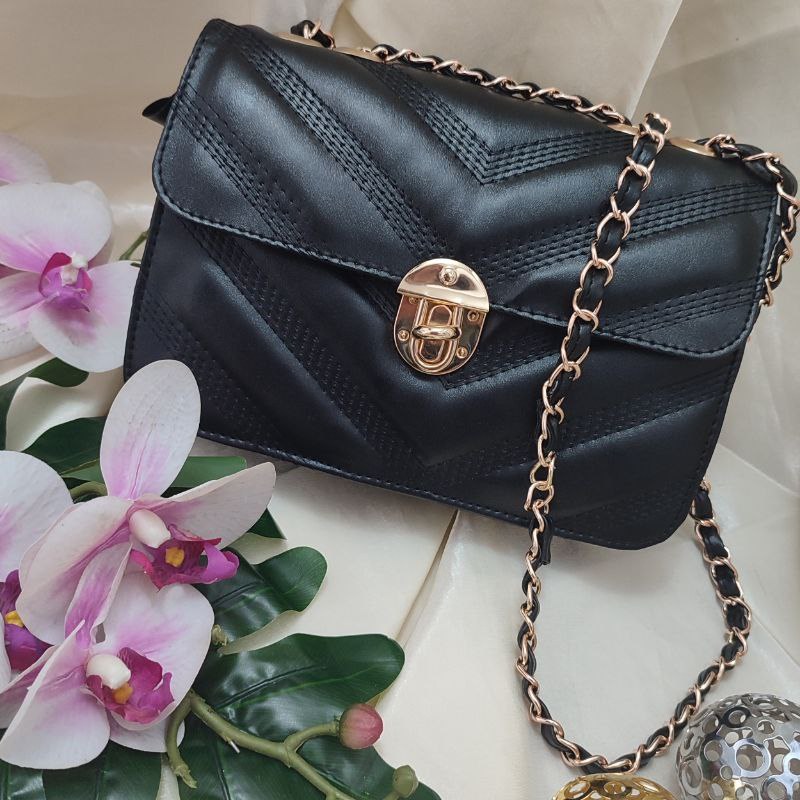 کیف دسته زنجیری چرم مصنوعی با یراق آلات