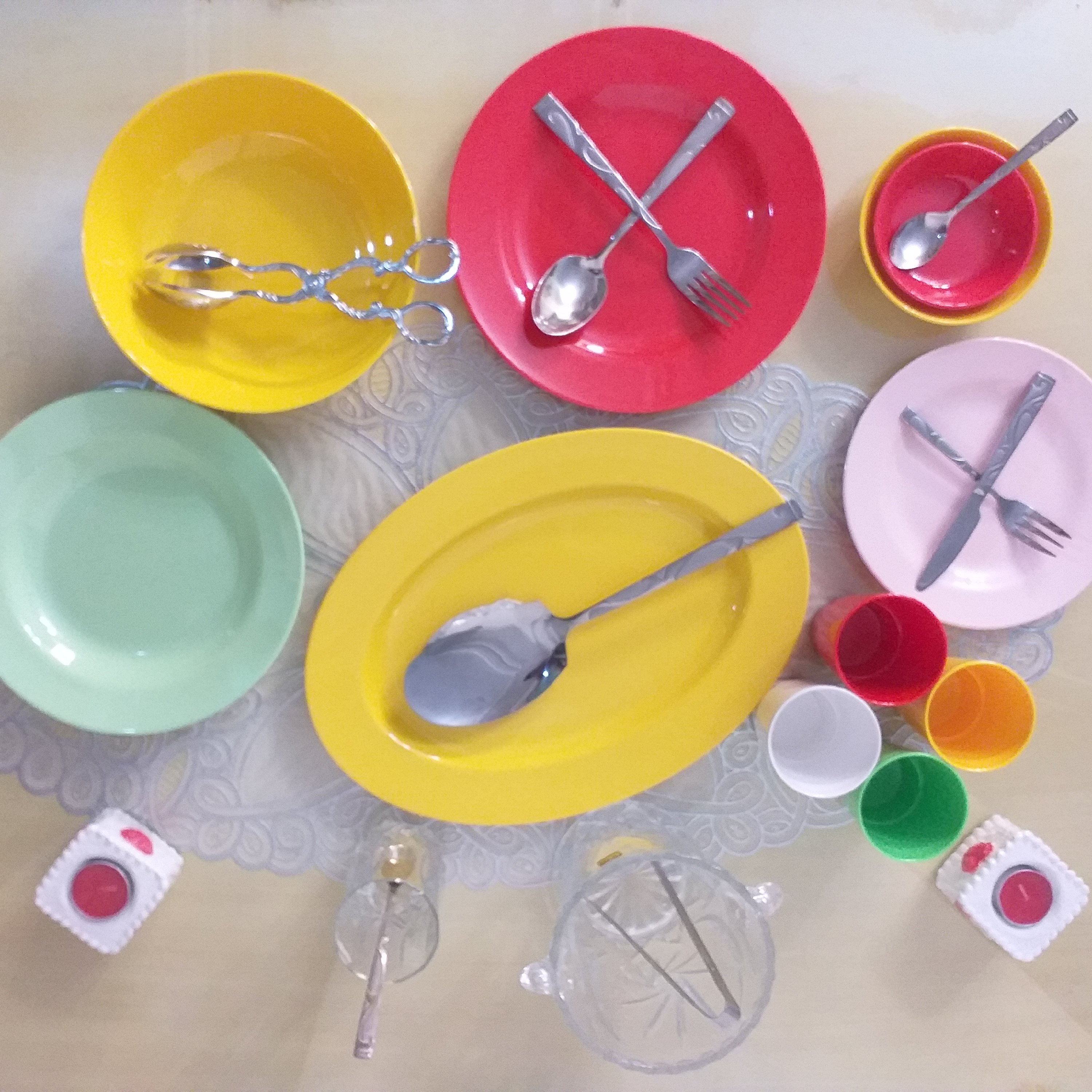 سرویس 26 پارچه ملامین نشکن رنگی