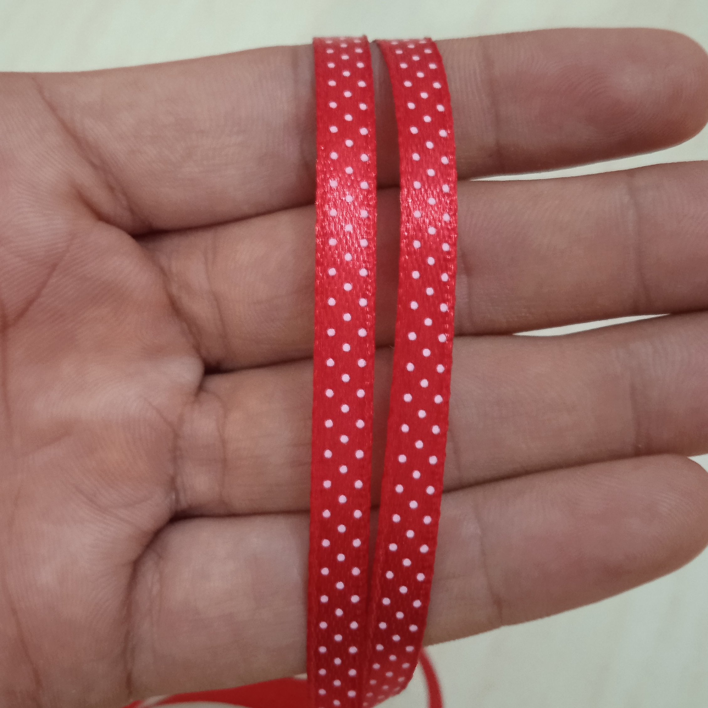 روبان قرمز خالدار تزئینی طول 11 متر و عرض 6 میلیمتر