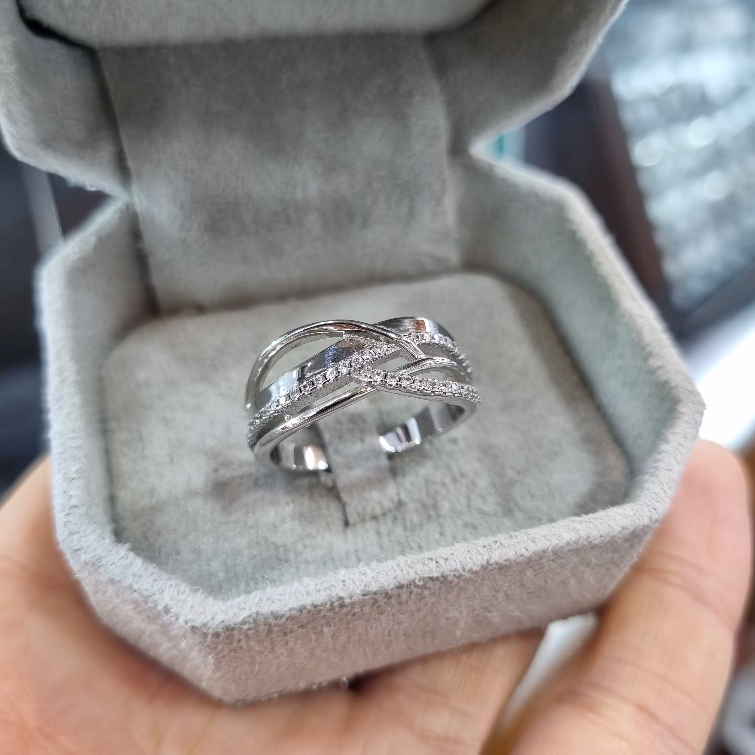 انگشتر نقره زنانه میکرو جواهری ایتالیا  عیار 925 آبکاری طلاسفید