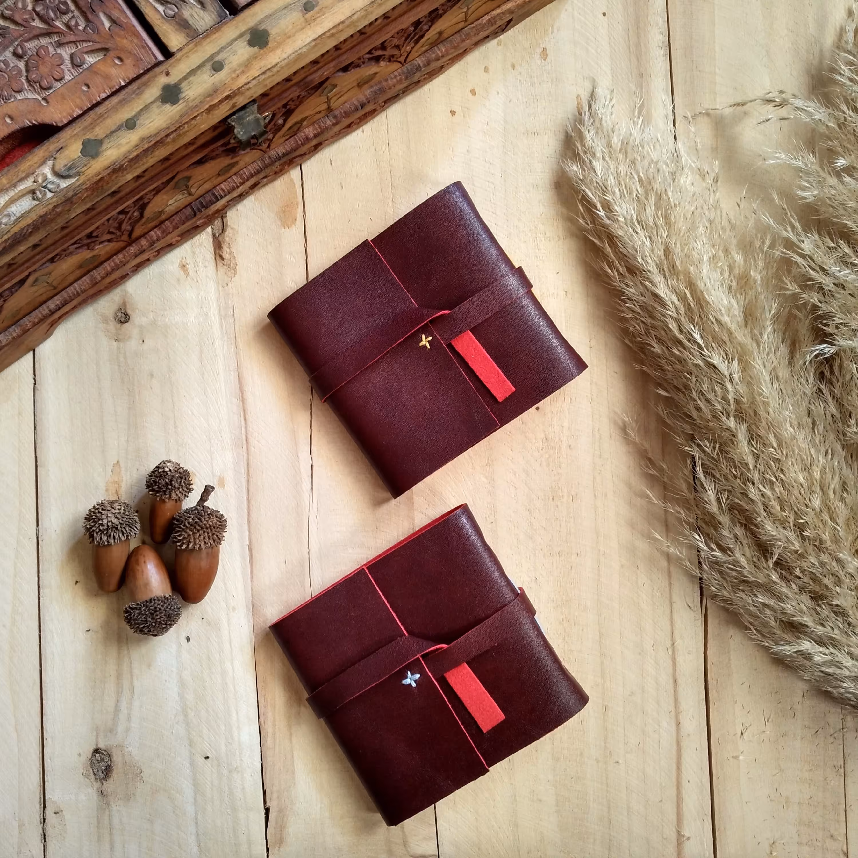 دفترچه چرم دستسار کایرا ،100برگ کاغذ کرافت ،چرم مصنوعی، ابعاد تقریبا  10 در 10