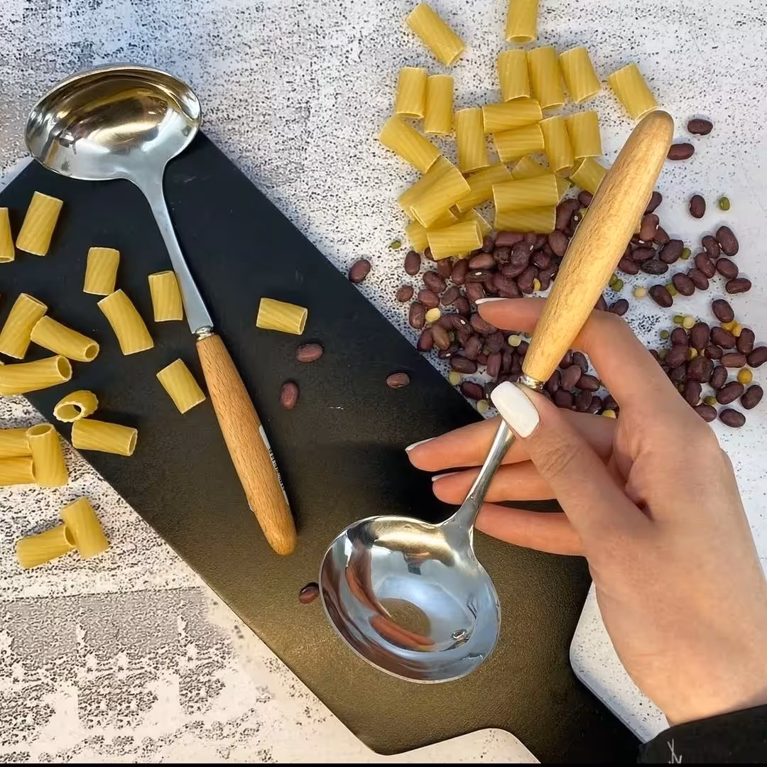 ملاقه دسته بامبو  کیفیت عالی وارداتی هستن واقعا شیک و خوشگل ،،،سرویس کامل موجوده