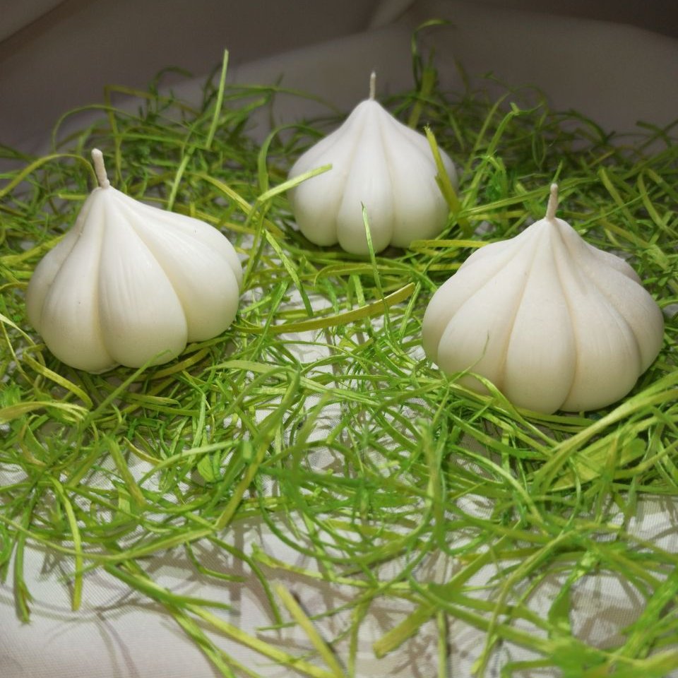 شمع سیر به رنگ سفیدبرای  سفره هفت سین قابل سفارش به رنگ های دلخواه شما 