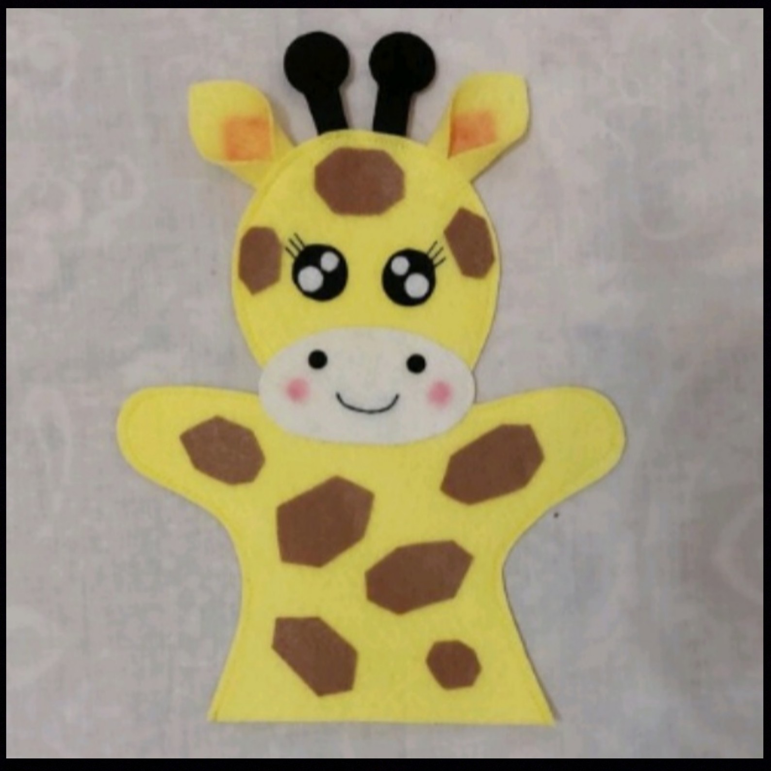 دستکش نمایش عروسکی نمدی طرح زرافه