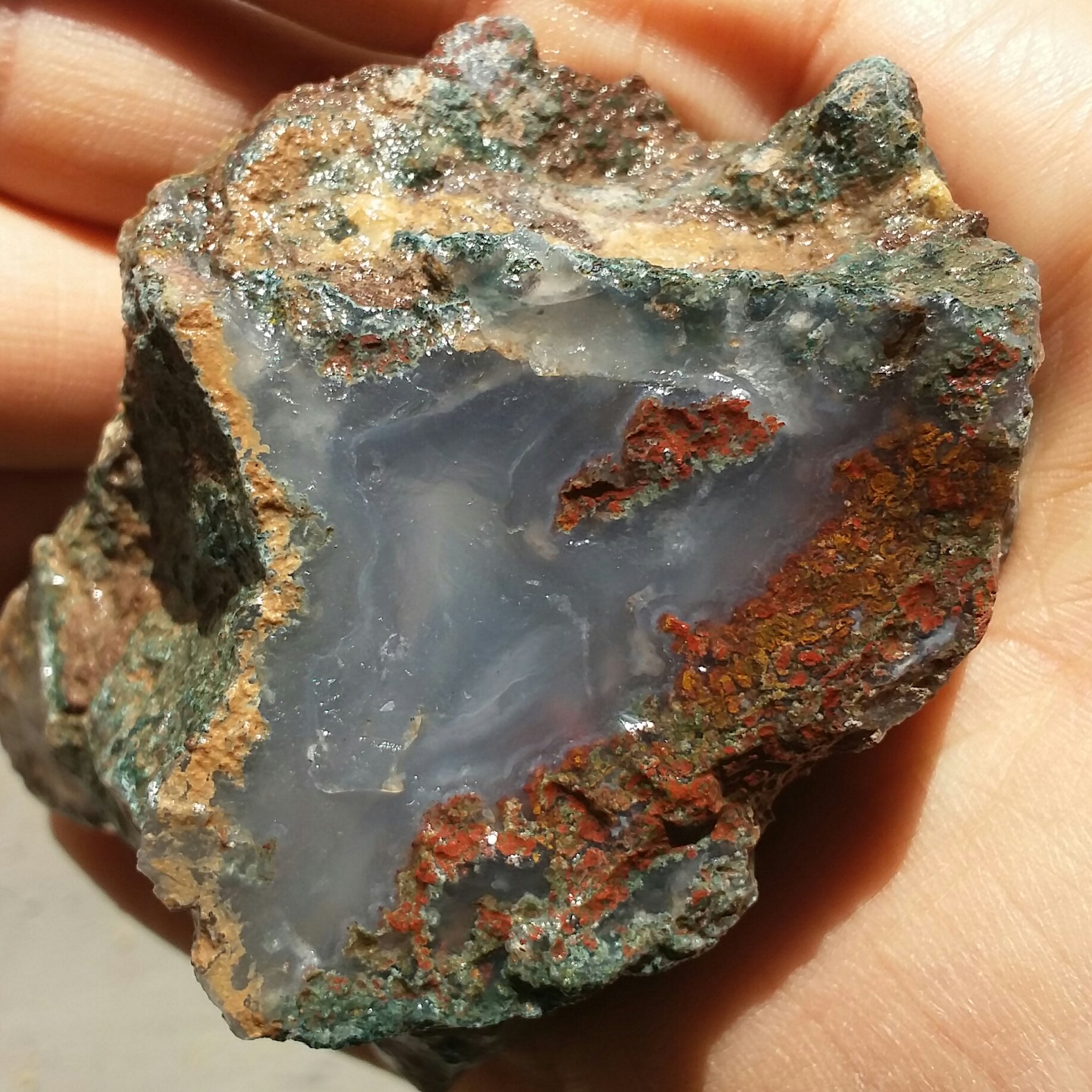 سنگ راف عقیق منظره 7رنگ محشر شاهکار خلقت دیدنی کاملا طبیعی تصویر از چند جهت نمونه
با قابلیت ساخت چند نگین بینظیر