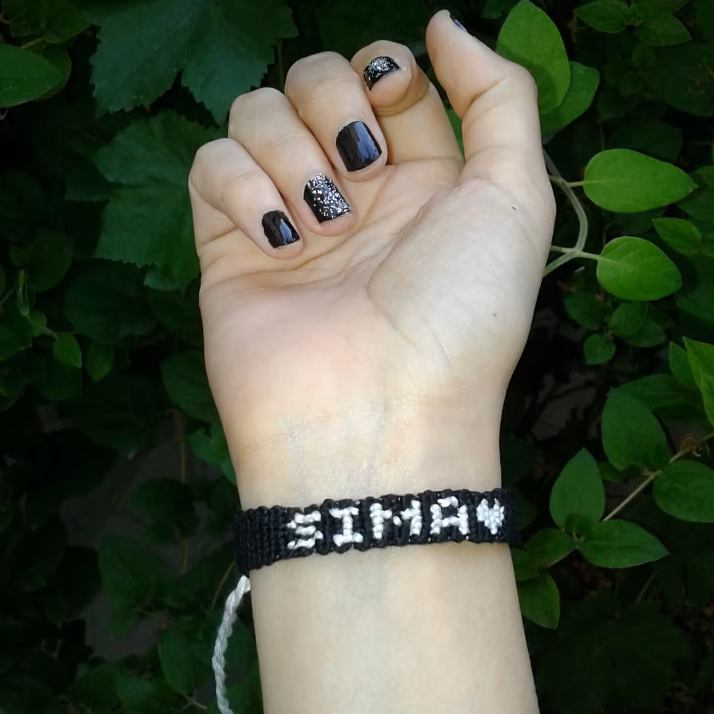 دستبند بافت با اسم لاتین و قلب