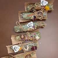 عود گیاهی لوندر همراه با پرتقال خشک شده و گل مینا