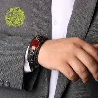 دستبند عقیق سرخ معدنی و طبیعی تراش جواهری خوش رخ قاب نقره بهترین عیار 925 چرم دست دوز  طبیعی گاوی قفل ساعتی کاملا سفارشی